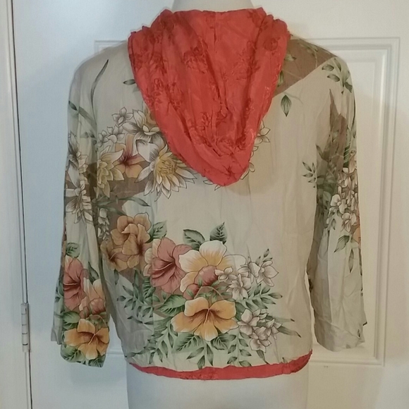 Vanity Collection hooded blouse - Picture 8 of 15